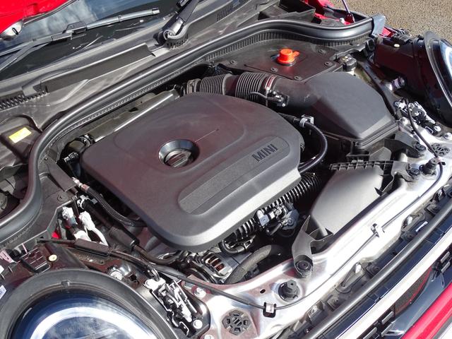 ＭＩＮＩ クーパーＣ　フェイバリット・トリム　正規認定中古車　元試乗車　禁煙車　ＦＡＶＯＵＲＥＤトリム　ＨＵＤ　レザー　シートヒーター　電動シート　純正ナビ　タッチパネルディスプレイ　リヤビューカメラ　クリアランスソナー　衝突軽減Ｂ　ＥＴＣ（13枚目）