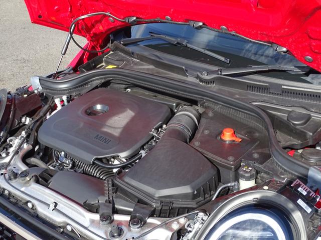 ＭＩＮＩ クーパーＣ　フェイバリット・トリム　正規認定中古車　元試乗車　禁煙車　ＦＡＶＯＵＲＥＤトリム　ＨＵＤ　レザー　シートヒーター　電動シート　純正ナビ　タッチパネルディスプレイ　リヤビューカメラ　クリアランスソナー　衝突軽減Ｂ　ＥＴＣ（14枚目）