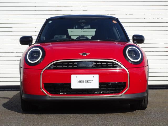 ＭＩＮＩ クーパーＣ　フェイバリット・トリム　正規認定中古車　元試乗車　禁煙車　ＦＡＶＯＵＲＥＤトリム　ＨＵＤ　レザー　シートヒーター　電動シート　純正ナビ　タッチパネルディスプレイ　リヤビューカメラ　クリアランスソナー　衝突軽減Ｂ　ＥＴＣ（15枚目）
