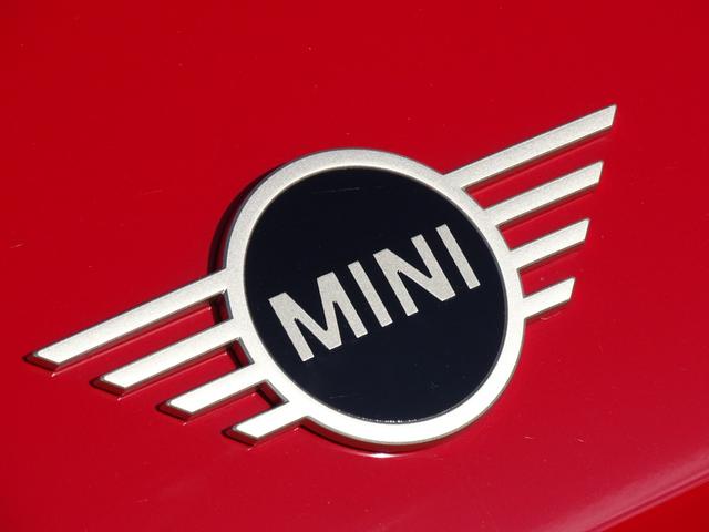 ＭＩＮＩ クーパーＣ　フェイバリット・トリム　正規認定中古車　元試乗車　禁煙車　ＦＡＶＯＵＲＥＤトリム　ＨＵＤ　レザー　シートヒーター　電動シート　純正ナビ　タッチパネルディスプレイ　リヤビューカメラ　クリアランスソナー　衝突軽減Ｂ　ＥＴＣ（18枚目）