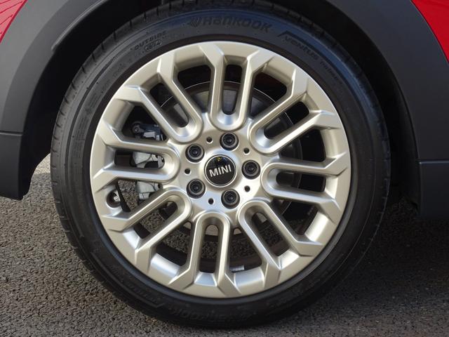 ＭＩＮＩ クーパーＣ　フェイバリット・トリム　正規認定中古車　元試乗車　禁煙車　ＦＡＶＯＵＲＥＤトリム　ＨＵＤ　レザー　シートヒーター　電動シート　純正ナビ　タッチパネルディスプレイ　リヤビューカメラ　クリアランスソナー　衝突軽減Ｂ　ＥＴＣ（20枚目）