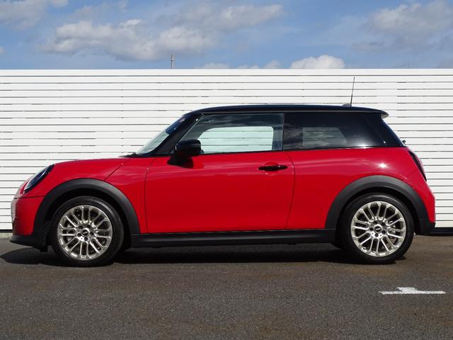 ＭＩＮＩ クーパーＣ　フェイバリット・トリム　正規認定中古車　元試乗車　禁煙車　ＦＡＶＯＵＲＥＤトリム　ＨＵＤ　レザー　シートヒーター　電動シート　純正ナビ　タッチパネルディスプレイ　リヤビューカメラ　クリアランスソナー　衝突軽減Ｂ　ＥＴＣ（22枚目）