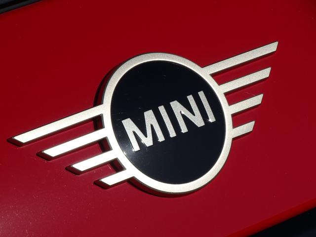 ＭＩＮＩ クーパーＣ　フェイバリット・トリム　正規認定中古車　元試乗車　禁煙車　ＦＡＶＯＵＲＥＤトリム　ＨＵＤ　レザー　シートヒーター　電動シート　純正ナビ　タッチパネルディスプレイ　リヤビューカメラ　クリアランスソナー　衝突軽減Ｂ　ＥＴＣ（29枚目）