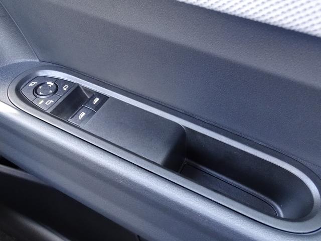 ＭＩＮＩ クーパーＣ　フェイバリット・トリム　正規認定中古車　元試乗車　禁煙車　ＦＡＶＯＵＲＥＤトリム　ＨＵＤ　レザー　シートヒーター　電動シート　純正ナビ　タッチパネルディスプレイ　リヤビューカメラ　クリアランスソナー　衝突軽減Ｂ　ＥＴＣ（34枚目）