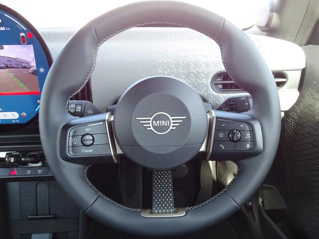 ＭＩＮＩ クーパーＣ　フェイバリット・トリム　正規認定中古車　元試乗車　禁煙車　ＦＡＶＯＵＲＥＤトリム　ＨＵＤ　レザー　シートヒーター　電動シート　純正ナビ　タッチパネルディスプレイ　リヤビューカメラ　クリアランスソナー　衝突軽減Ｂ　ＥＴＣ（36枚目）