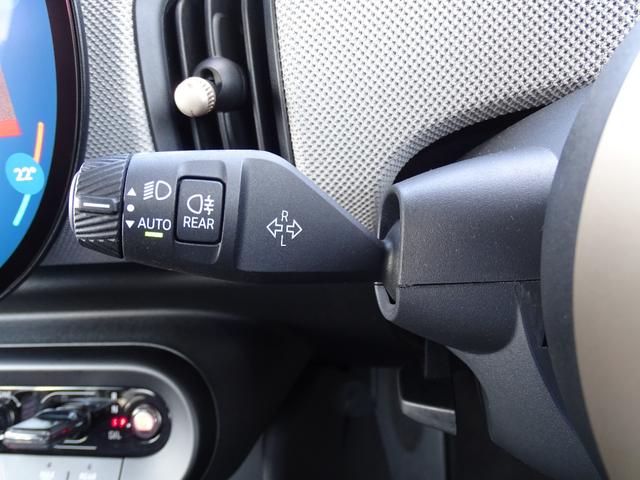 ＭＩＮＩ クーパーＣ　フェイバリット・トリム　正規認定中古車　元試乗車　禁煙車　ＦＡＶＯＵＲＥＤトリム　ＨＵＤ　レザー　シートヒーター　電動シート　純正ナビ　タッチパネルディスプレイ　リヤビューカメラ　クリアランスソナー　衝突軽減Ｂ　ＥＴＣ（40枚目）