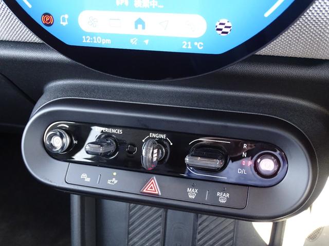 ＭＩＮＩ クーパーＣ　フェイバリット・トリム　正規認定中古車　元試乗車　禁煙車　ＦＡＶＯＵＲＥＤトリム　ＨＵＤ　レザー　シートヒーター　電動シート　純正ナビ　タッチパネルディスプレイ　リヤビューカメラ　クリアランスソナー　衝突軽減Ｂ　ＥＴＣ（49枚目）