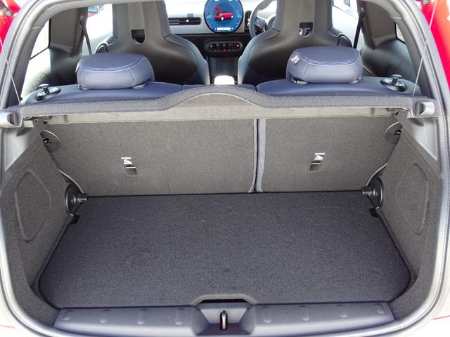 ＭＩＮＩ クーパーＣ　フェイバリット・トリム　正規認定中古車　元試乗車　禁煙車　ＦＡＶＯＵＲＥＤトリム　ＨＵＤ　レザー　シートヒーター　電動シート　純正ナビ　タッチパネルディスプレイ　リヤビューカメラ　クリアランスソナー　衝突軽減Ｂ　ＥＴＣ（61枚目）