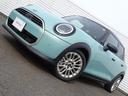MINI クーパーC フェイバード・トリム 正規認定中古車 元デモカー 禁煙車 FAVOUREDトリム HarmanKardon ヘッドアップディスプレイ レザー シートヒーター 電動シート 純正ナビ リヤビューカメラ Bluetooth(8枚目)