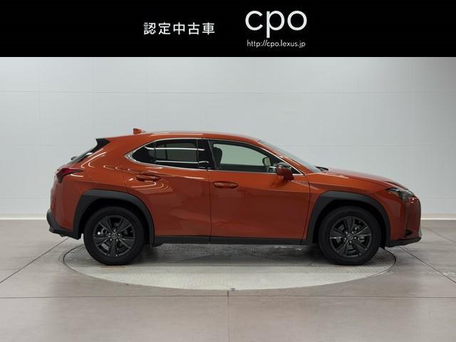 UX UX250h バージョンC バックモニター 地デジ 盗難防止システム LED キーレス ETC AUX スマートキー ナビ&TV 電動シート ESC アルミホイール メモリーナビ ABS 記録簿 エアバッグ サイドエアバッグ(3枚目)