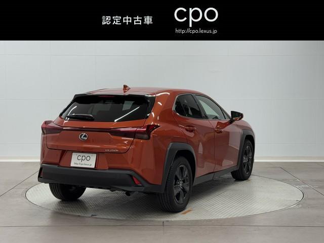 UX UX250h バージョンC バックモニター 地デジ 盗難防止システム LED キーレス ETC AUX スマートキー ナビ&TV 電動シート ESC アルミホイール メモリーナビ ABS 記録簿 エアバッグ サイドエアバッグ(4枚目)