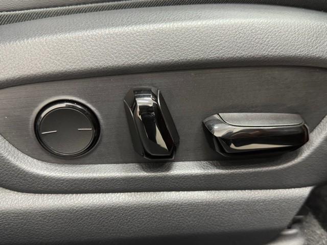 UX UX250h バージョンC バックモニター 地デジ 盗難防止システム LED キーレス ETC AUX スマートキー ナビ&TV 電動シート ESC アルミホイール メモリーナビ ABS 記録簿 エアバッグ サイドエアバッグ(16枚目)