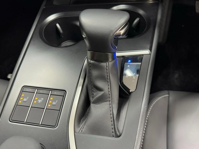 UX UX250h バージョンC バックモニター 地デジ 盗難防止システム LED キーレス ETC AUX スマートキー ナビ&TV 電動シート ESC アルミホイール メモリーナビ ABS 記録簿 エアバッグ サイドエアバッグ(19枚目)