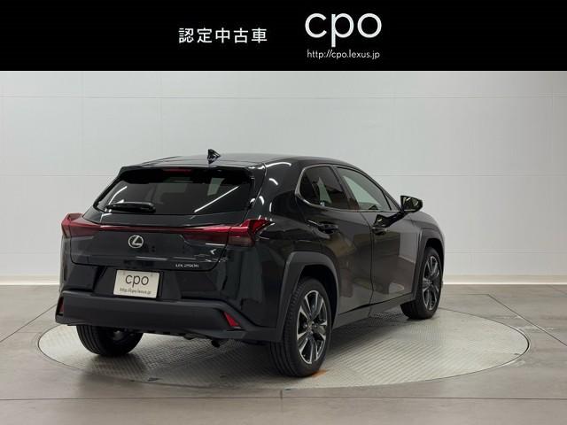 UX UX250h バージョンL Bカメラ レザーシート ETC LEDヘッドライト クルーズコントロール ミュージックプレイヤー接続可 エアバッグ スマートキー メモリーナビ 助手席エアバッグ 横滑り防止機能 ABS キーレス(4枚目)