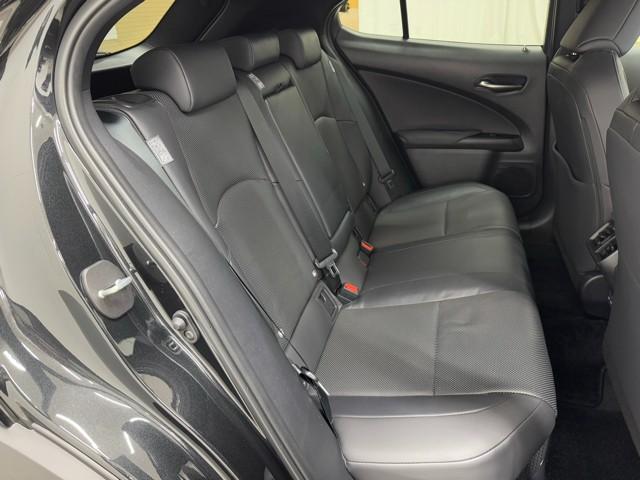 UX UX250h バージョンL Bカメラ レザーシート ETC LEDヘッドライト クルーズコントロール ミュージックプレイヤー接続可 エアバッグ スマートキー メモリーナビ 助手席エアバッグ 横滑り防止機能 ABS キーレス(19枚目)