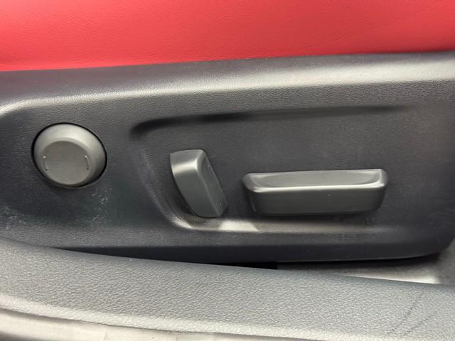 ＩＳ ＩＳ３００　Ｆスポーツ　バックＣ　横滑り防止装置　フルセグ　ＤＶＤ　ナビＴＶ　盗難防止装置　メモリーナビ　パワーウィンドウ　ミュージックプレイヤー接続可　パワーシート　ＥＴＣ　スマートキー　エアバッグ　アルミ　エアコン（17枚目）