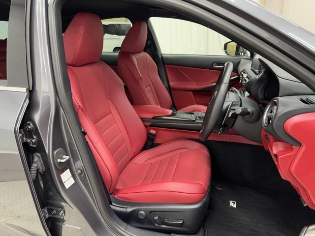 ＩＳ ＩＳ３００　Ｆスポーツ　バックＣ　横滑り防止装置　フルセグ　ＤＶＤ　ナビＴＶ　盗難防止装置　メモリーナビ　パワーウィンドウ　ミュージックプレイヤー接続可　パワーシート　ＥＴＣ　スマートキー　エアバッグ　アルミ　エアコン（18枚目）