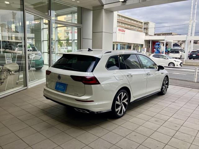 ゴルフヴァリアント ｅＴＳＩ　Ｒライン　プラチナムエディション　Ｄｅｍｏ　Ｃａｒ　オリックスホワイトＭＯＰＥ　ＮＡＶＩ　ＥＴＣ　Ｂモニター　Ｂｌｕｅｔｏｏｔｈ　ＡｐｐＣｏｎｎｅｃｔ　ＴＶ　コーナーセンサー　ガソリン車（4枚目）