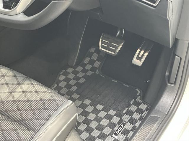 ゴルフヴァリアント ｅＴＳＩ　Ｒライン　プラチナムエディション　Ｄｅｍｏ　Ｃａｒ　オリックスホワイトＭＯＰＥ　ＮＡＶＩ　ＥＴＣ　Ｂモニター　Ｂｌｕｅｔｏｏｔｈ　ＡｐｐＣｏｎｎｅｃｔ　ＴＶ　コーナーセンサー　ガソリン車（20枚目）