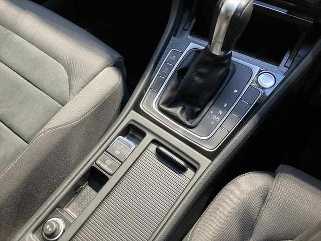 ���I�[�g�z�[���h�M���҂���a�؁A�⓹�Ȃǂł̒�Ԏ��ɁA�u���[�L�y�_�����瑫�𗣂��Ă������I�ɒ�ԏ�Ԃ�ێ�����@�\�ł�