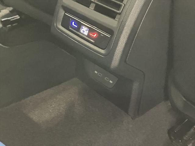 ��Ȃɂ��[�d��p�t�r�a�|�[�g���Q����܂��B�[�d���d�Ȃ��Ă��]�T�ł��B