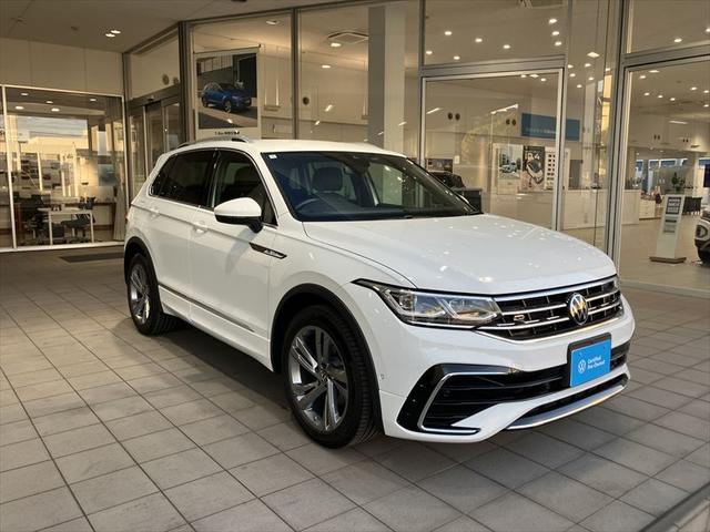 ティグアン ＴＳＩ　Ｒライン　Ｄｅｍｏ　Ｃａｒ　ピュアホワイト　ＮＡＶＩ　ＥＴＣ　Ｂモニター　Ｂｌｕｅｔｏｏｔｈ　ＡｐｐＣｏｎｎｅｃｔ　障害物センサー　全周囲モニター　ガソリン車（2枚目）