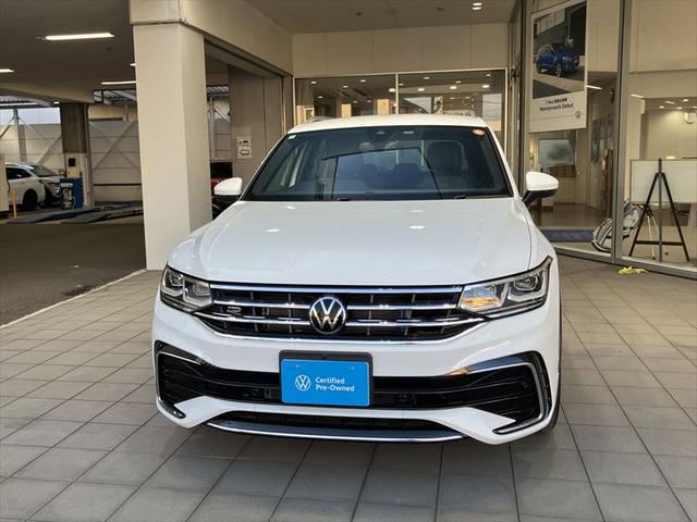 ティグアン ＴＳＩ　Ｒライン　Ｄｅｍｏ　Ｃａｒ　ピュアホワイト　ＮＡＶＩ　ＥＴＣ　Ｂモニター　Ｂｌｕｅｔｏｏｔｈ　ＡｐｐＣｏｎｎｅｃｔ　障害物センサー　全周囲モニター　ガソリン車（8枚目）
