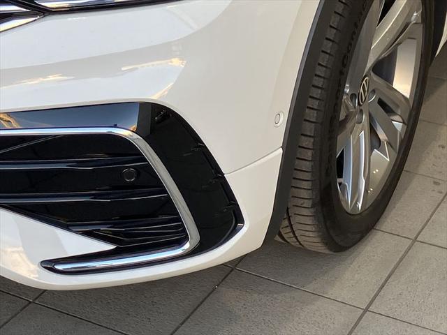 ティグアン ＴＳＩ　Ｒライン　Ｄｅｍｏ　Ｃａｒ　ピュアホワイト　ＮＡＶＩ　ＥＴＣ　Ｂモニター　Ｂｌｕｅｔｏｏｔｈ　ＡｐｐＣｏｎｎｅｃｔ　障害物センサー　全周囲モニター　ガソリン車（9枚目）