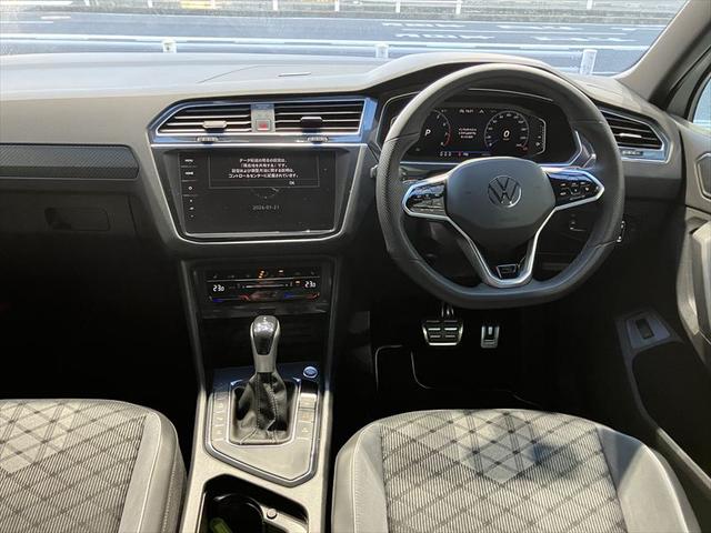 ティグアン ＴＳＩ　Ｒライン　Ｄｅｍｏ　Ｃａｒ　ピュアホワイト　ＮＡＶＩ　ＥＴＣ　Ｂモニター　Ｂｌｕｅｔｏｏｔｈ　ＡｐｐＣｏｎｎｅｃｔ　障害物センサー　全周囲モニター　ガソリン車（23枚目）
