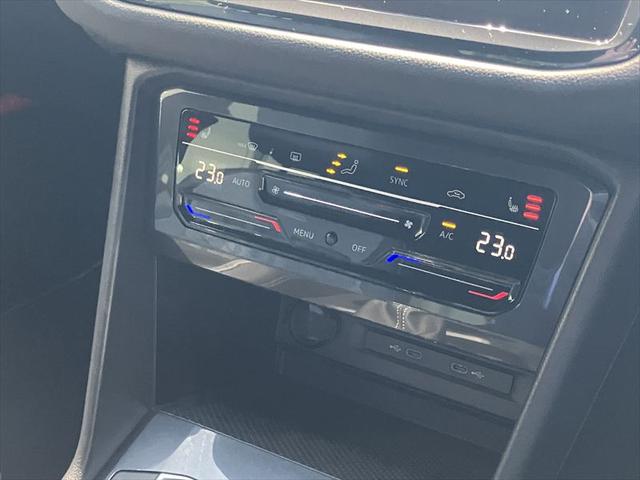 ティグアン ＴＳＩ　Ｒライン　Ｄｅｍｏ　Ｃａｒ　ピュアホワイト　ＮＡＶＩ　ＥＴＣ　Ｂモニター　Ｂｌｕｅｔｏｏｔｈ　ＡｐｐＣｏｎｎｅｃｔ　障害物センサー　全周囲モニター　ガソリン車（43枚目）