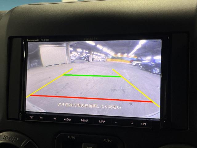 ジープ・ラングラーアンリミテッド スポーツ　ナビゲーション　フルセグ　Ｂｌｕｅｔｏｏｔｈ　ＣＤ／ＤＶＤ再生　サイド・バックカメラ　フォグライト　オートエアコン　純正１８インチアルミホイール　クルーズコントロール　ダウンヒルアシスト　１オーナー（4枚目）