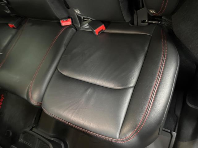 ジープ・ラングラーアンリミテッド ルビコン　スカイワンタッチパワートップ　スカイワンタッチパワートップ　純正ナビ　フルセグ　フロント・サイド・バックカメラ　アダプティブクルーズコントロール　ブラインドスポットモニター　黒革シート　シートヒーター　ＬＥＤヘッドライト　ＥＴＣ（33枚目）