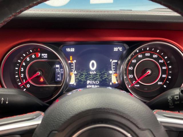ジープ・ラングラーアンリミテッド ルビコン　スカイワンタッチパワートップ　スカイワンタッチパワートップ　純正ナビ　フルセグ　フロント・サイド・バックカメラ　アダプティブクルーズコントロール　ブラインドスポットモニター　黒革シート　シートヒーター　ＬＥＤヘッドライト　ＥＴＣ（58枚目）