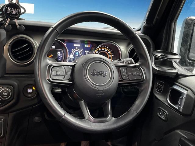 ジープ・ラングラーアンリミテッド スポーツ　Ａｐｐｌｅｃａｒｐｌａｙ　フロント・サイド・バックカメラ　アダプティブクルーズコントロール　ブラインドスポットモニター　パーキングセンサー　ＬＥＤヘッドライト　ＬＥＤフォグライト　ダウンヒルアシスト（12枚目）