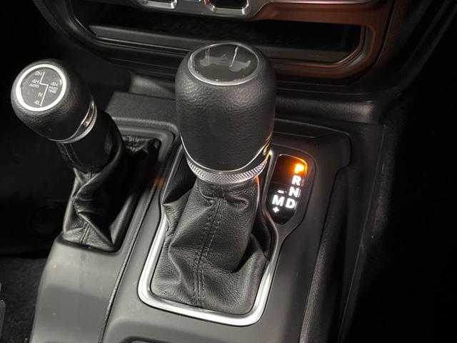 ジープ・ラングラーアンリミテッド スポーツ　Ａｐｐｌｅｃａｒｐｌａｙ　フロント・サイド・バックカメラ　アダプティブクルーズコントロール　ブラインドスポットモニター　パーキングセンサー　ＬＥＤヘッドライト　ＬＥＤフォグライト　ダウンヒルアシスト（45枚目）