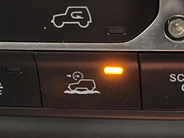 ジープ・ラングラーアンリミテッド スポーツ　Ａｐｐｌｅｃａｒｐｌａｙ　フロント・サイド・バックカメラ　アダプティブクルーズコントロール　ブラインドスポットモニター　パーキングセンサー　ＬＥＤヘッドライト　ＬＥＤフォグライト　ダウンヒルアシスト（50枚目）