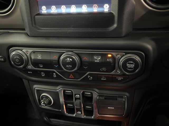 ジープ・ラングラーアンリミテッド スポーツ　Ａｐｐｌｅｃａｒｐｌａｙ　フロント・サイド・バックカメラ　アダプティブクルーズコントロール　ブラインドスポットモニター　パーキングセンサー　ＬＥＤヘッドライト　ＬＥＤフォグライト　ダウンヒルアシスト（54枚目）