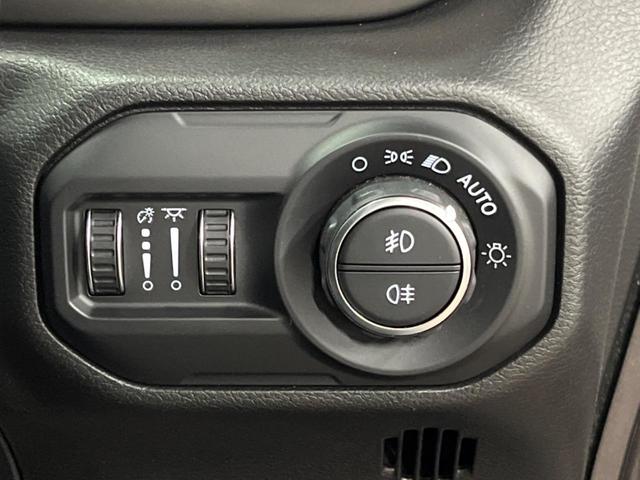 ジープ・ラングラーアンリミテッド スポーツ　Ａｐｐｌｅｃａｒｐｌａｙ　フロント・サイド・バックカメラ　アダプティブクルーズコントロール　ブラインドスポットモニター　パーキングセンサー　ＬＥＤヘッドライト　ＬＥＤフォグライト　ダウンヒルアシスト（55枚目）