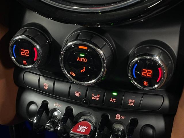 ＭＩＮＩ クーパーＳＤ　セブン　エキサイトメントパッケージ　ライトパッケージ　ストレージコンパートメントパッケージ　純正ナビ　バックカメラ　黒ハーフレザーシート　コンフォートアクセス　純正１７インチアルミホイール　ＥＴＣ　禁煙車（7枚目）