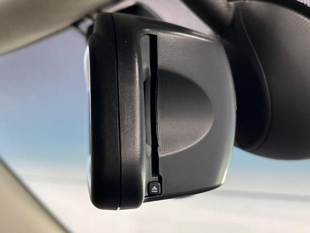 ＭＩＮＩ クーパーＳＤ　セブン　エキサイトメントパッケージ　ライトパッケージ　ストレージコンパートメントパッケージ　純正ナビ　バックカメラ　黒ハーフレザーシート　コンフォートアクセス　純正１７インチアルミホイール　ＥＴＣ　禁煙車（8枚目）