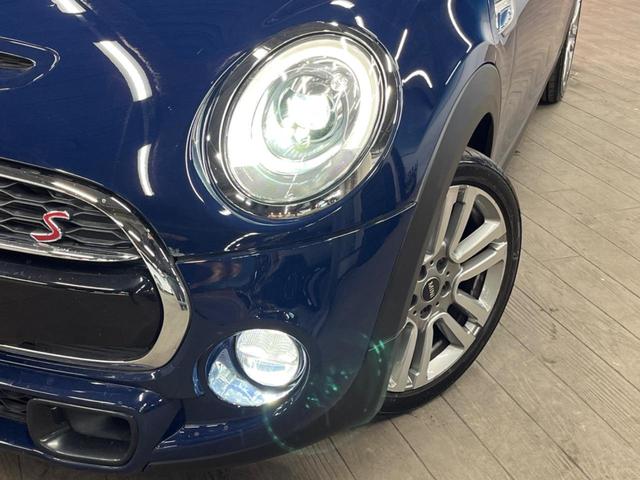 ＭＩＮＩ クーパーＳＤ　セブン　エキサイトメントパッケージ　ライトパッケージ　ストレージコンパートメントパッケージ　純正ナビ　バックカメラ　黒ハーフレザーシート　コンフォートアクセス　純正１７インチアルミホイール　ＥＴＣ　禁煙車（13枚目）