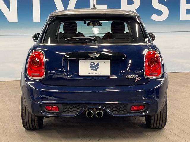 ＭＩＮＩ クーパーＳＤ　セブン　エキサイトメントパッケージ　ライトパッケージ　ストレージコンパートメントパッケージ　純正ナビ　バックカメラ　黒ハーフレザーシート　コンフォートアクセス　純正１７インチアルミホイール　ＥＴＣ　禁煙車（16枚目）