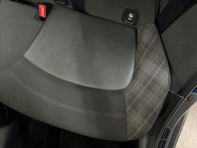 ＭＩＮＩ クーパーＳＤ　セブン　エキサイトメントパッケージ　ライトパッケージ　ストレージコンパートメントパッケージ　純正ナビ　バックカメラ　黒ハーフレザーシート　コンフォートアクセス　純正１７インチアルミホイール　ＥＴＣ　禁煙車（30枚目）