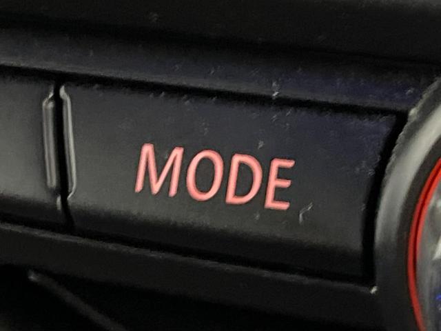 ＭＩＮＩ クーパーＳＤ　セブン　エキサイトメントパッケージ　ライトパッケージ　ストレージコンパートメントパッケージ　純正ナビ　バックカメラ　黒ハーフレザーシート　コンフォートアクセス　純正１７インチアルミホイール　ＥＴＣ　禁煙車（42枚目）