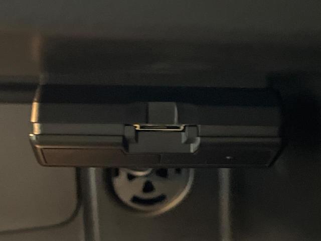 ＭＩＮＩ クーパーＳＤ　セブン　エキサイトメントパッケージ　ライトパッケージ　ストレージコンパートメントパッケージ　純正ナビ　バックカメラ　黒ハーフレザーシート　コンフォートアクセス　純正１７インチアルミホイール　ＥＴＣ　禁煙車（46枚目）