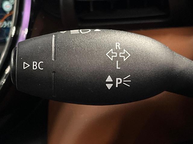 ＭＩＮＩ クーパーＳＤ　セブン　エキサイトメントパッケージ　ライトパッケージ　ストレージコンパートメントパッケージ　純正ナビ　バックカメラ　黒ハーフレザーシート　コンフォートアクセス　純正１７インチアルミホイール　ＥＴＣ　禁煙車（51枚目）