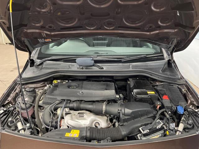 Ｂクラス Ｂ１８０　レーダーセーフティパッケージ　ベーシックパッケージプラス　レザーエクスクルーシブパッケージ　純正ナビ　フルセグ　バックカメラ　デュアルオートエアコン　純正１６インチアルミホイール　ＥＴＣ　禁煙車（19枚目）