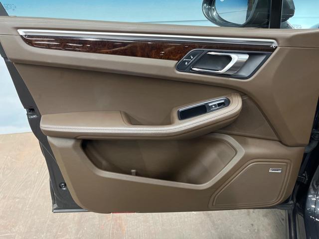 マカン マカンGTS スポーツクロノPKG パノラマサンルーフ 純正ナビ 全周囲カメラ BOSE 衝突軽減 スポーツプラスモード 茶革シート シートヒーター パワーシート 純正20インチアルミ パワートランク ETC(24枚目)