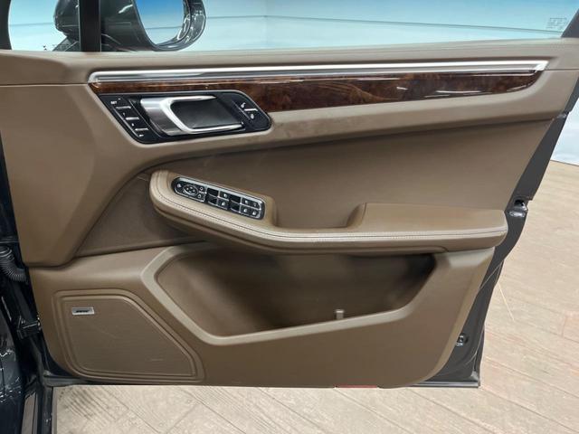 マカン マカンGTS スポーツクロノPKG パノラマサンルーフ 純正ナビ 全周囲カメラ BOSE 衝突軽減 スポーツプラスモード 茶革シート シートヒーター パワーシート 純正20インチアルミ パワートランク ETC(25枚目)