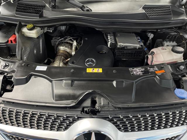 Ｖクラス Ｖ２２０ｄ　アバンギャルド　ロング　ＡＭＧライン　エクスクルーシブシートパッケージ　パノラミックスライディングルーフ　レーダーセーフティパッケージ　純正ナビ　全周囲カメラ　ＬＥＤヘッドライト　アダプティブハイビーム　黒革シート　パワーバックドア（20枚目）